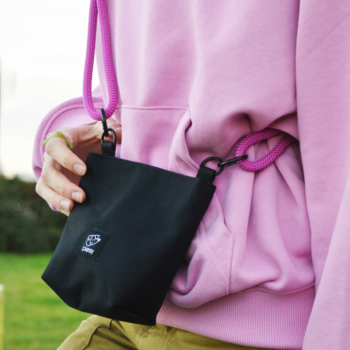 PIESY 🐕 Saszetka na smaczki czarna