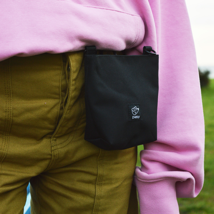 PIESY 🐕 Saszetka na smaczki czarna