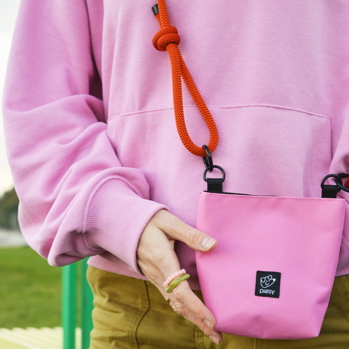 PIESY 🐕 Saszetka na smaczki różowa